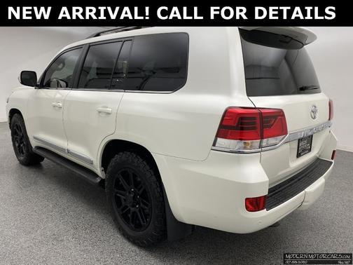 Photo 3 of 22 of 2019 Toyota Land Cruiser V8