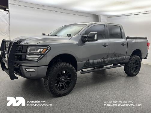 2023 Nissan Titan SV