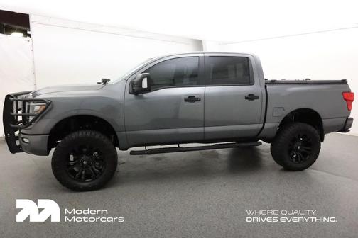 2023 Nissan Titan SV