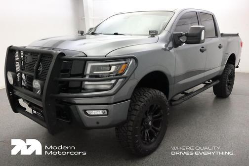 2023 Nissan Titan SV