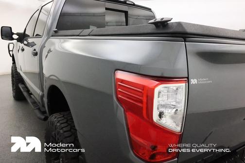 2023 Nissan Titan SV