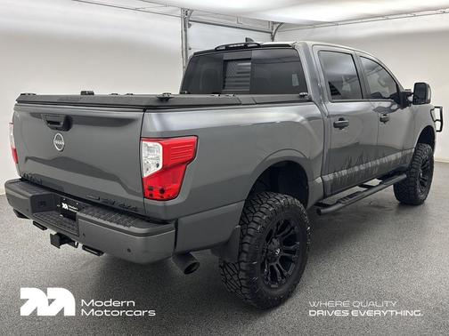 2023 Nissan Titan SV