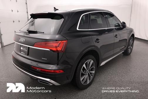 Mythos Black Metallic 2023 Audi Q5 45 S line Premium