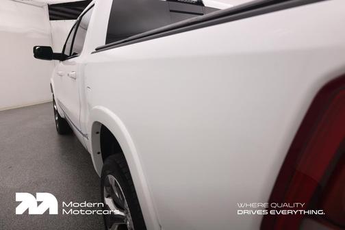Ivory White Tri-Coat Pearlcoat 2022 RAM 1500 Limited