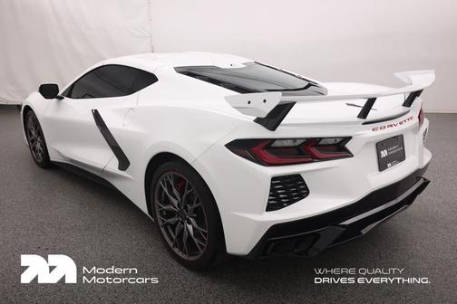 Arctic White 2024 Chevrolet Corvette Stingray w/1LT
