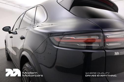 2023 Porsche Cayenne Platinum Edition