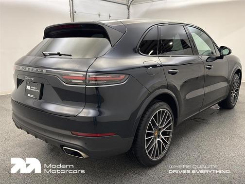 2023 Porsche Cayenne Platinum Edition