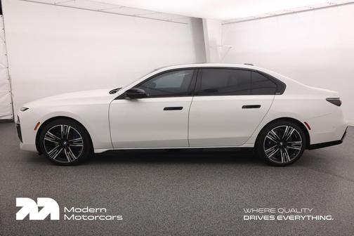 Alpine White 2024 BMW i7 M70