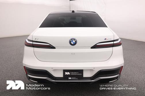 Alpine White 2024 BMW i7 M70