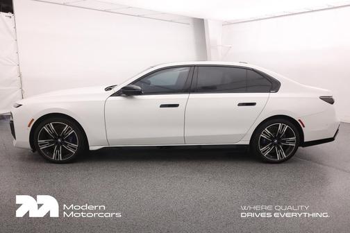 Alpine White 2024 BMW i7 M70