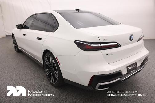 Alpine White 2024 BMW i7 M70