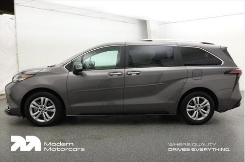2023 Toyota Sienna Platinum 7 Passenger