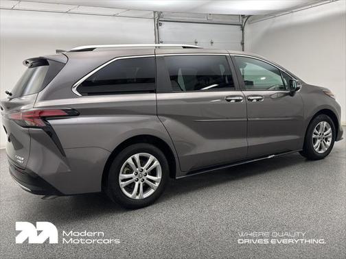 2023 Toyota Sienna Platinum 7 Passenger