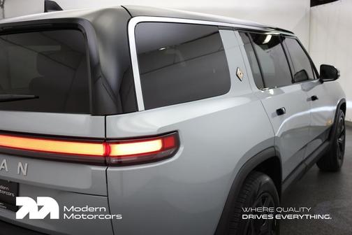 2023 Rivian R1S Adventure