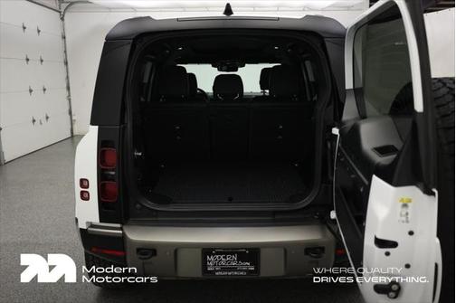 2024 Land Rover Defender 110 P400 X-Dynamic SE