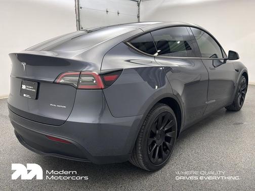 2022 Tesla Model Y Long Range Dual Motor All-Wheel Drive