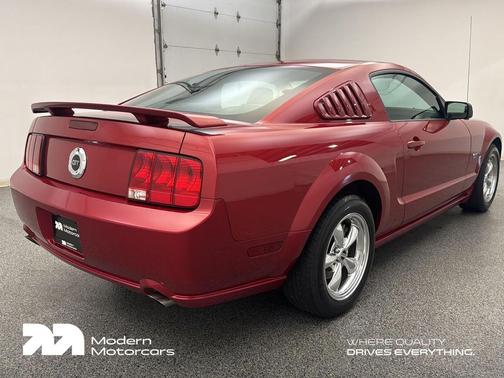 2005 Ford Mustang GT Premium