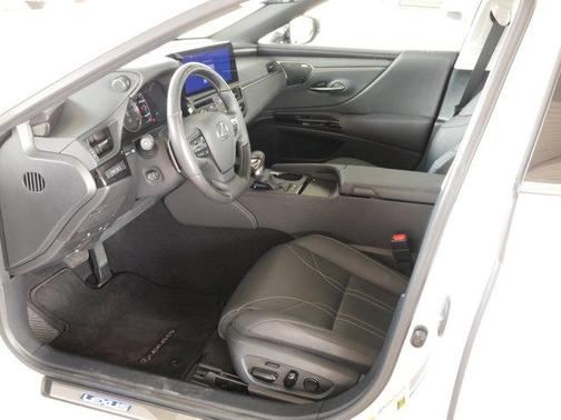 Eminent White Pearl 2024 Lexus ES 300h Luxury