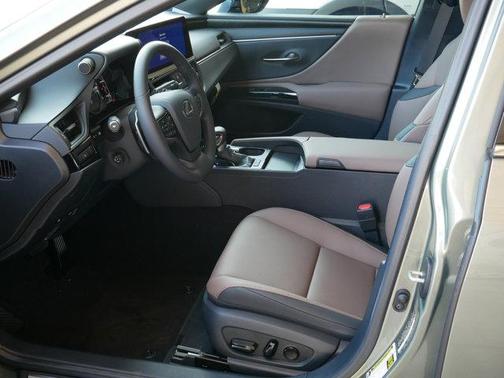 2025 Lexus ES 300h Base