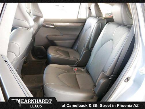 2023 Toyota Highlander Hybrid Platinum