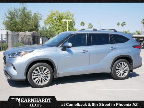 2023 Toyota Highlander Hybrid Platinum