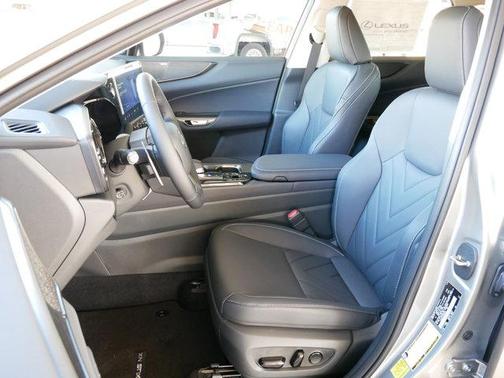 2026 Lexus NX 450h+ Luxury