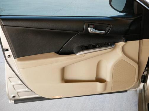 2014 Toyota Camry Hybrid LE