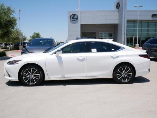 2025 Lexus ES 300h Base