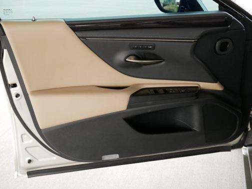 2019 Lexus ES 300h Luxury