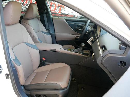 2025 Lexus ES 300h Base
