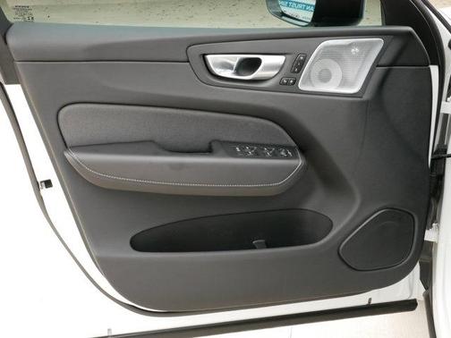 2021 Volvo XC60 Recharge Plug-In Hybrid T8 R-Design