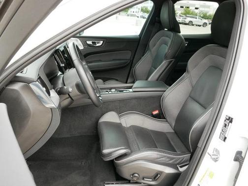2021 Volvo XC60 Recharge Plug-In Hybrid T8 R-Design
