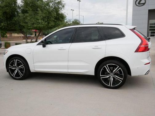 2021 Volvo XC60 Recharge Plug-In Hybrid T8 R-Design