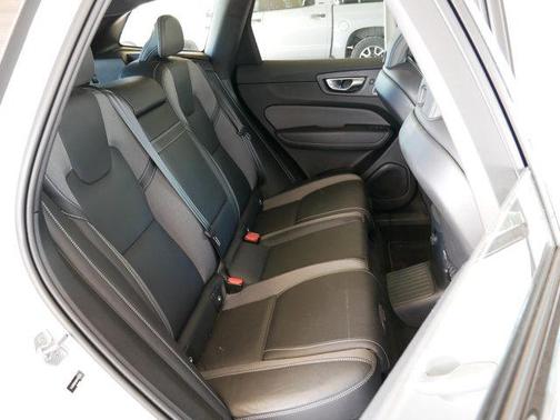 2021 Volvo XC60 Recharge Plug-In Hybrid T8 R-Design