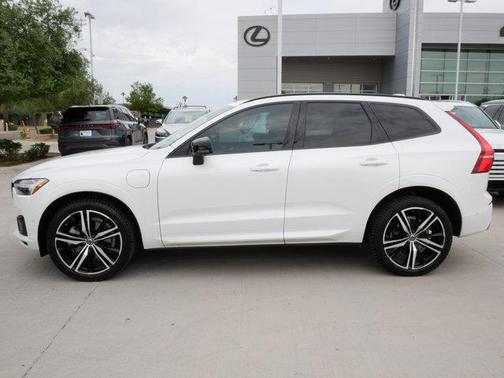 2021 Volvo XC60 Recharge Plug-In Hybrid T8 R-Design