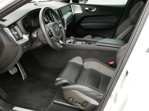 2021 Volvo XC60 Recharge Plug-In Hybrid T8 R-Design