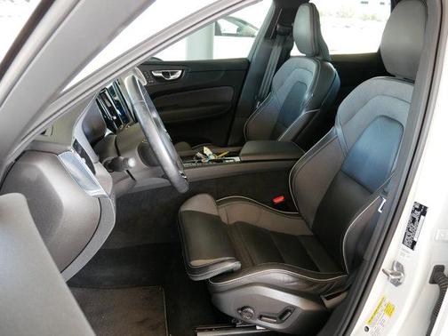 2021 Volvo XC60 Recharge Plug-In Hybrid T8 R-Design
