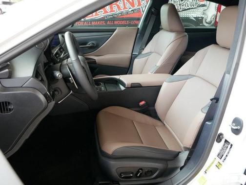 2025 Lexus ES 300h Base