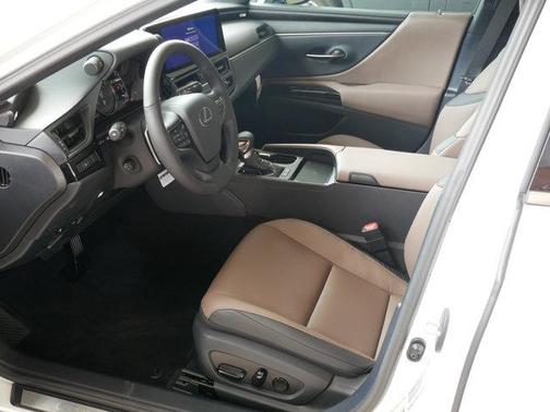 2025 Lexus ES 300h Base