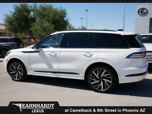 Pristine White Metallic Tri-Coat 2025 Lincoln Aviator Black Label AWD