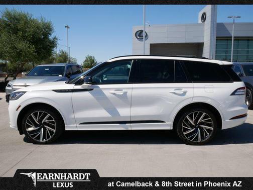 Pristine White Metallic Tri-Coat 2025 Lincoln Aviator Black Label AWD