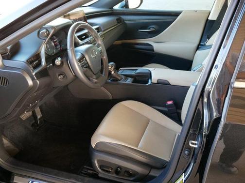 2021 Lexus ES 300h Base