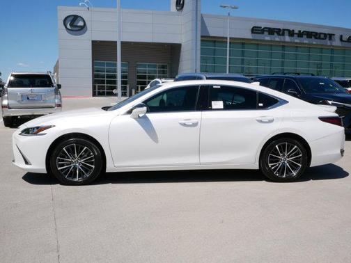 2025 Lexus ES 300h Base
