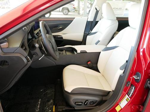 2025 Lexus ES 300h Base