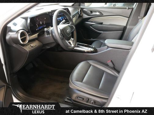 Summit White 2024 Chevrolet Trax FWD ACTIV