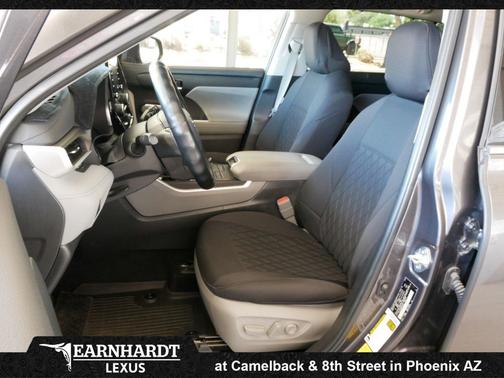 Magnetic Gray Metallic 2022 Toyota Highlander XLE
