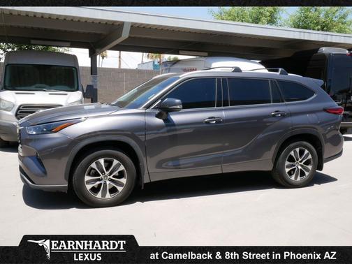 Magnetic Gray Metallic 2022 Toyota Highlander XLE