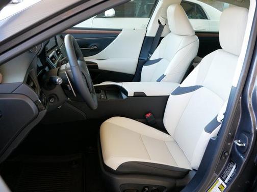 2025 Lexus ES 300h Base