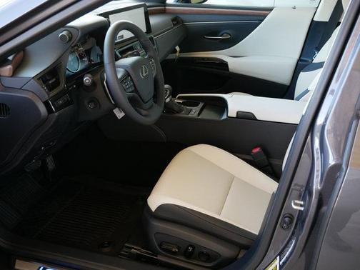 2025 Lexus ES 300h Base
