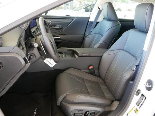 2025 Lexus ES 300h Luxury